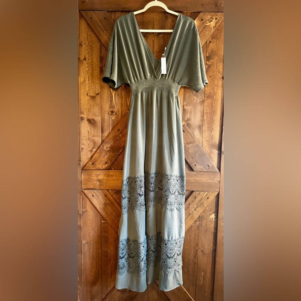 Elegant Green V-Neck Dress